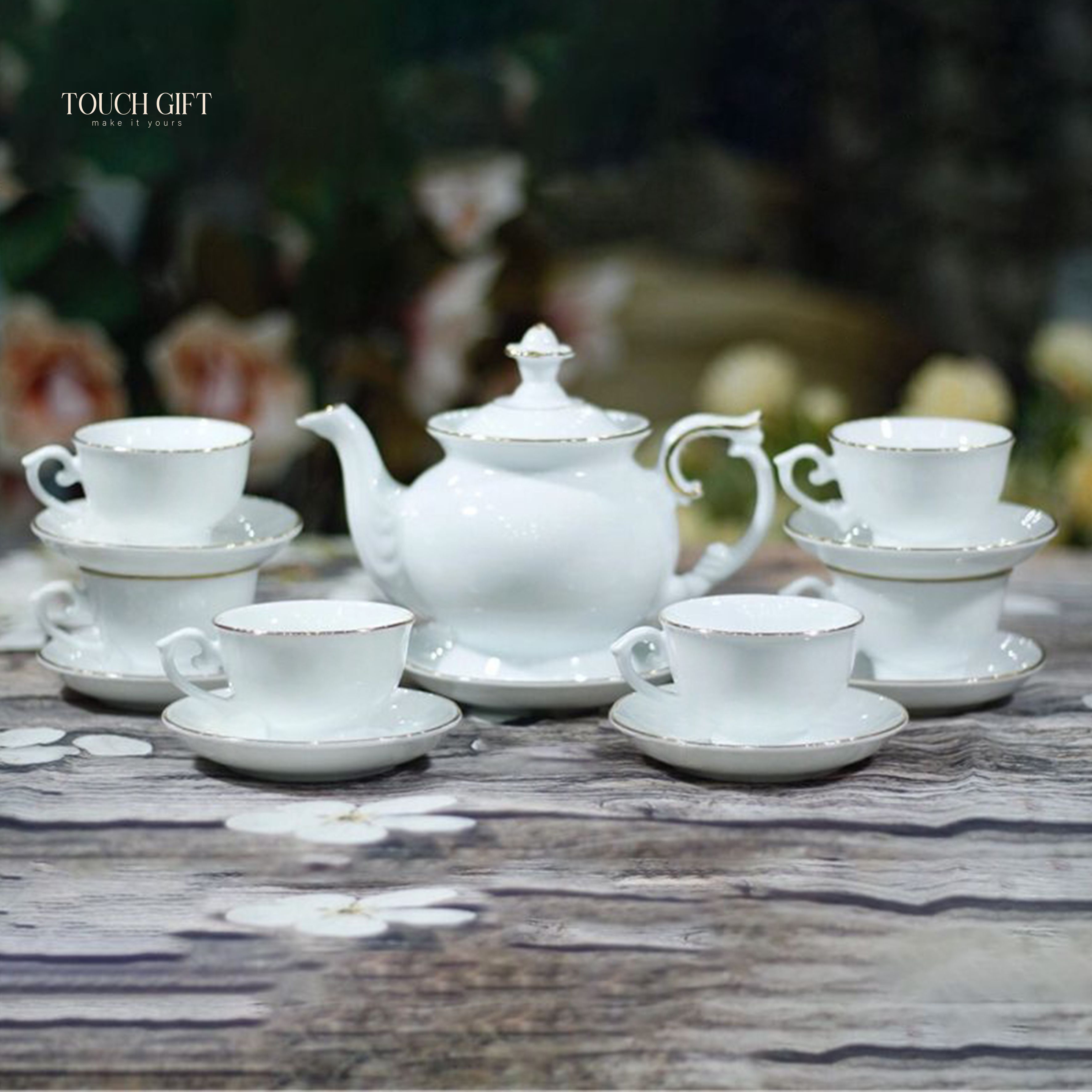 Bộ bình trà sứ trắng vẽ vàng  